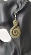 Load image into Gallery viewer, &quot;The Swirl&quot;Earrings
