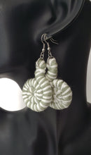 Load image into Gallery viewer, &quot;The Swirl&quot;Earrings
