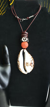 Load image into Gallery viewer, Cowrie Shell Neccklace
